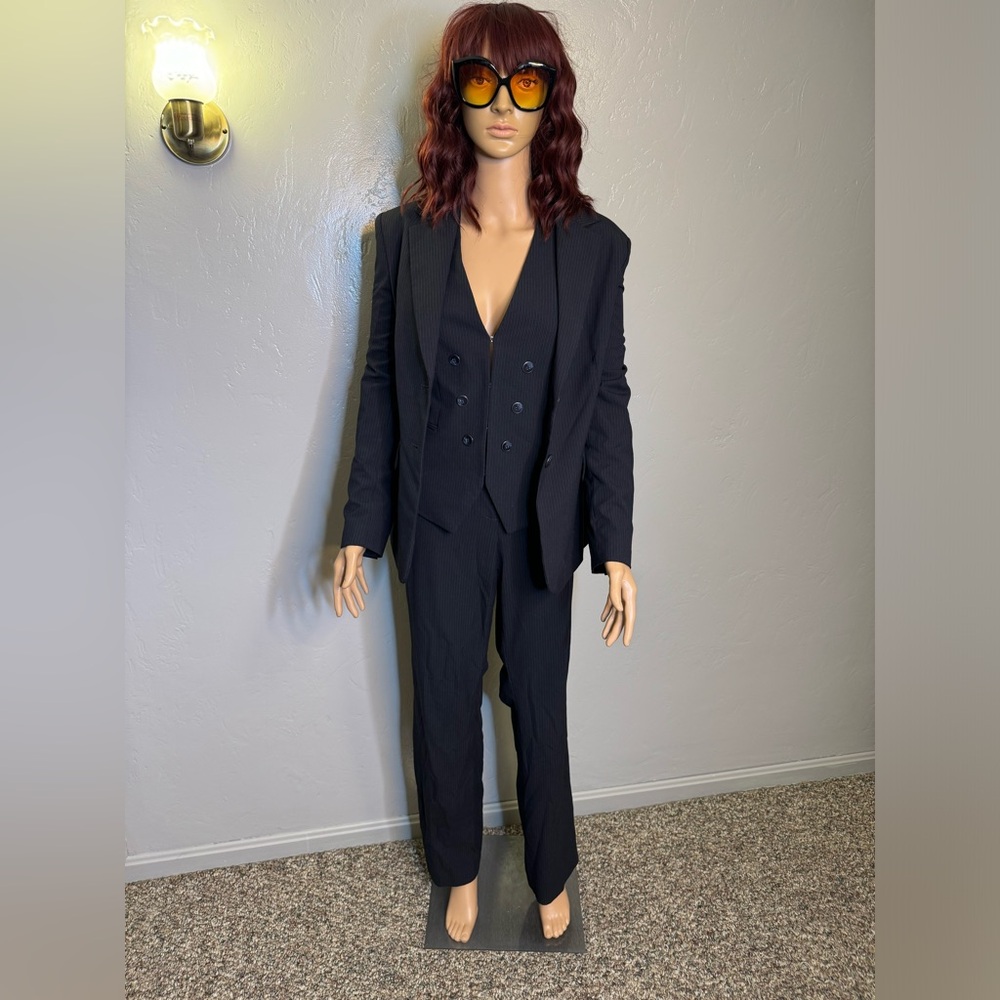 Antonio Melani Vest, size 14 Navy Pinstripe Business Office Suit. Runs Small